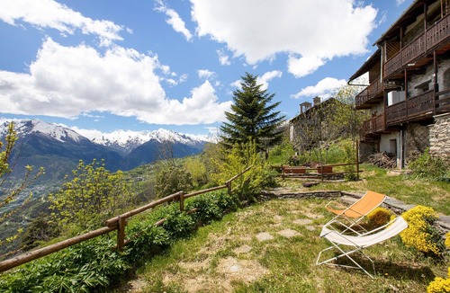 Saint-Pierre Apartment | Room “Grolla” – Intimacy and Tranquility