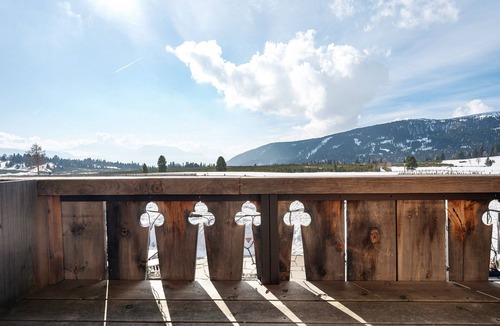 Villandro Apartment | Room 'Grün' with Shared Terrace, Shared Garden and Wi-Fi