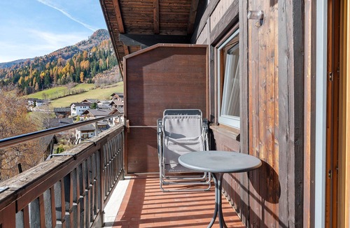 Santa Valburga Apartment | Room 'Hotel Schweigl Superior Dz 205' with Mountain View, Shared Pool and Wi-Fi