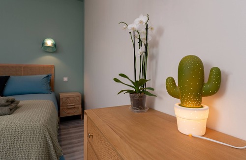Ploeren Bed & Breakfast | Room 'Houat' with Shared Terrace, Wi-Fi, and Air Conditioning