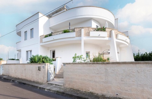 Melendugno Apartment | Room 'I 4 Venti - 2' with Private Terrace, Wi-Fi and Air Conditioning