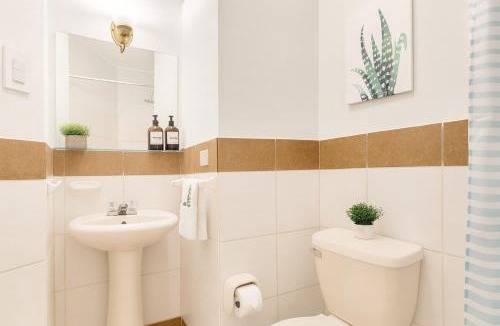 Leuro House | Room in shared apartment - Shared Bathroom 402