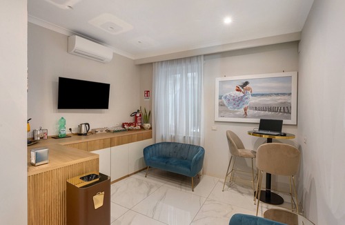 San Ferdinando Apartment | Room 'Junior Suite Vista Mare' with Balcony, Wi-Fi and Air Conditioning