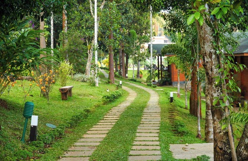Vazhavatta Hotel | Room-lakerose Wayanad Resort