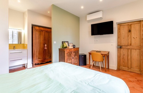 Les Angles Bed & Breakfast | Room 'Marthe' with shared terrace, private garden and air conditioning