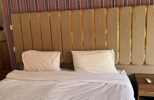 Wadi Rum House | Room-nael Bedouin Camp & Tour