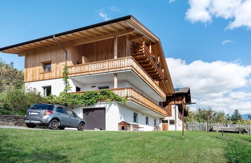 Velturno Apartment | Room 'Oberhemberger Hof Dreier' with Mountain View, Shared Terrace and Wi-Fi