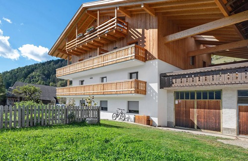 Velturno Apartment | Room 'Oberhemberger Hof Dreier' with Mountain View, Shared Terrace and Wi-Fi