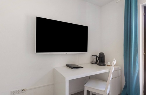 Niedenstein House | Room 'Ocean' with Shared Terrace, Garden and Wi-Fi