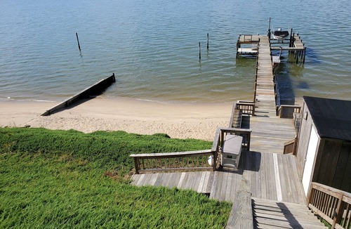 Hardyville Apartment | Room on river with sunset views and private beach!