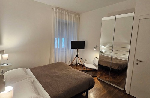 Potenza House | Room & Parking