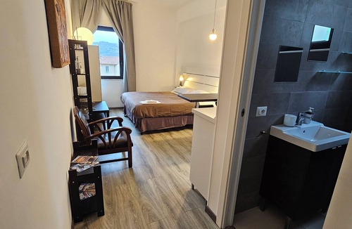 Potenza House | Room & Parking