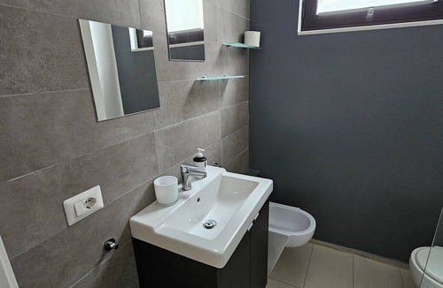 Potenza House | Room & Parking