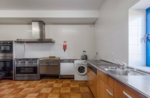 Elvas House | Room 'Perdiz' with Shared Pool, Wi-Fi and Air Conditioning