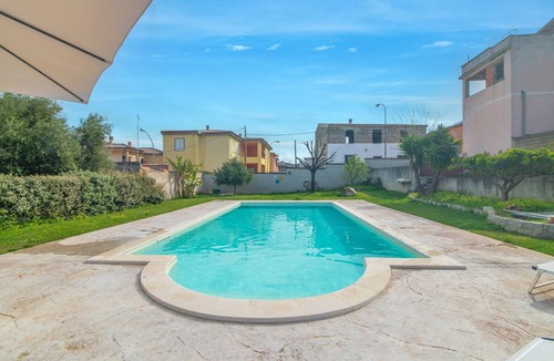 Torpe Apartment | Room 'Perla' with Shared Pool, Wi-Fi and Air Conditioning