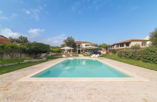 Torpe Apartment | Room 'Perla' with Shared Pool, Wi-Fi and Air Conditioning