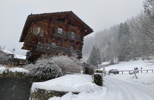 Brusson Apartment | Room 'Pet Friendly' with Mountain View, Shared Garden and Wi-Fi
