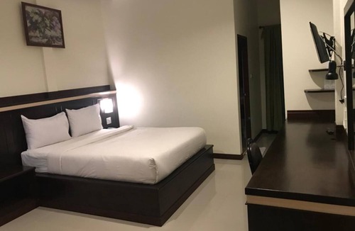 Chumphon Hotel | Room Place