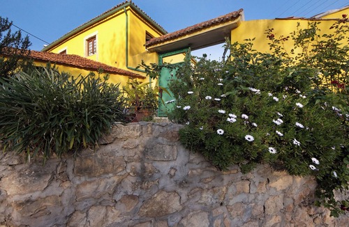 Coimbra Apartment | Room 'Quarto 2 Rc - Quinta Df' with Mountain View, Wi-Fi and Air Conditioning