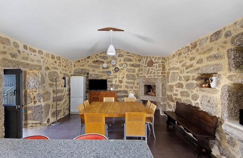 Rossas Apartment | Room 'Quarto 3' with Mountain View, Wi-Fi and Air Conditioning