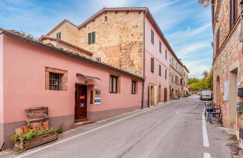 Vescovado Apartment | Room 'Quercia - Antiche Dimore' with Shared Pool, Wi-Fi, and Air Conditioning