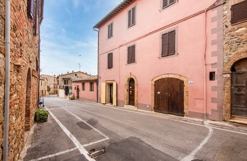 Vescovado Apartment | Room 'Quercia - Antiche Dimore' with Shared Pool, Wi-Fi, and Air Conditioning