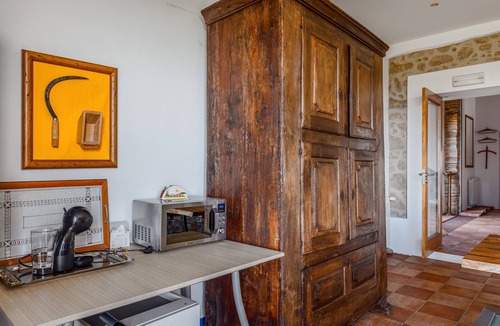 Elvas House | Room 'Raposa' with Shared Pool, Wi-Fi and Air Conditioning