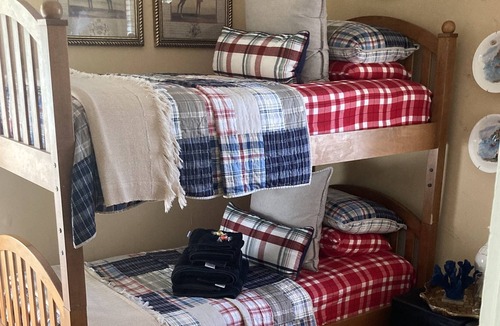 Haverford Cottage | Room rental in “cottage like” home