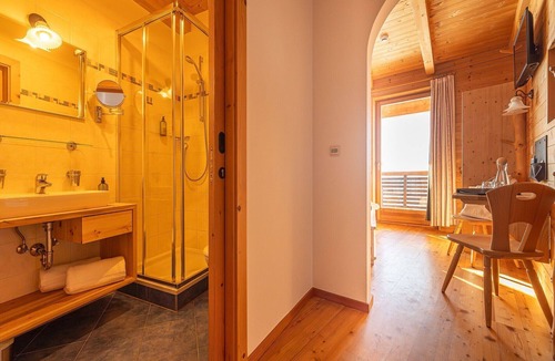 Bressanone Apartment | Room 'Rossalm Panoramic Room 5' with Shared Terrace, Shared Garden and Wi-Fi