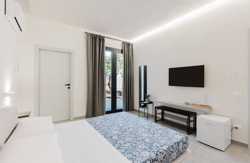 Marsala House | Room 'Scirocco' with Shared Garden, Wi-Fi and Air Conditioning