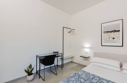 Marsala House | Room 'Scirocco' with Shared Garden, Wi-Fi and Air Conditioning