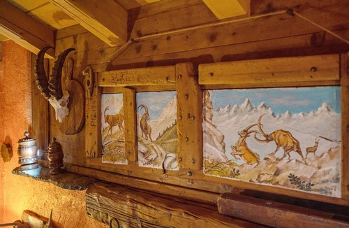 Charvensod Apartment | Room 'Stambecco' – Mountain Atmosphere on Two Levels with Panoramic Balcony