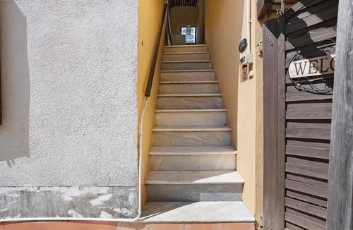 Luni Apartment | Room 'Stanza 1' with Mountain View, Wi-Fi and Air Conditioning