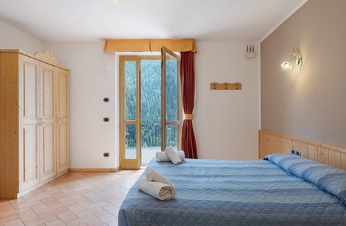 Caldes Apartment | Room 'Stanza 3' with Mountain View, Private Terrace and Wi-Fi