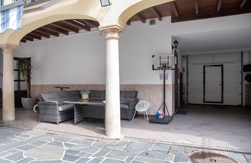Viggiu Apartment | Room 'Stanza 5' with Shared Garden, Wi-Fi and Air Conditioning