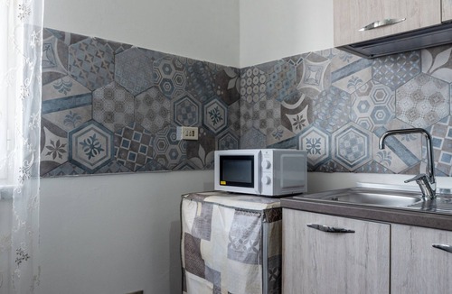 Agrigento Apartment | Room 'Stanza Fiore' with Wi-Fi and Air Conditioning