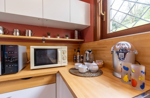 Montevecchia Apartment | Room 'Stanza Miele' with Mountain View, Shared Terrace and Wi-Fi