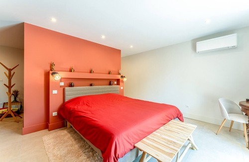 Les Angles Bed & Breakfast | Room 'Sylviane' with Shared Terrace, Shared Garden, and Air Conditioning