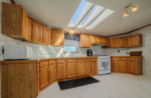 Todd County House | Room to Roam 3-bedroom cabin with AC in Swanville