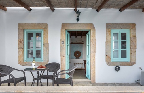 Skala Apartment | Room 'Triple Pool View No 4' with Shared Pool, Wi-Fi and Air Conditioning