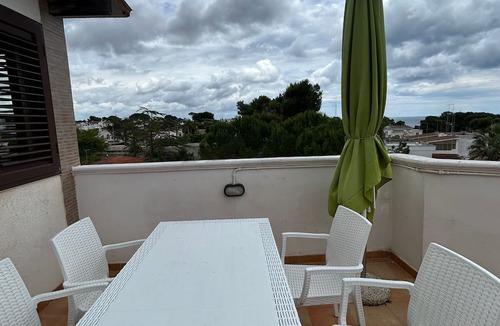 Leporano Marina Apartment | Room 'Tulipano' with Sea View, Shared Terrace and Wi-Fi