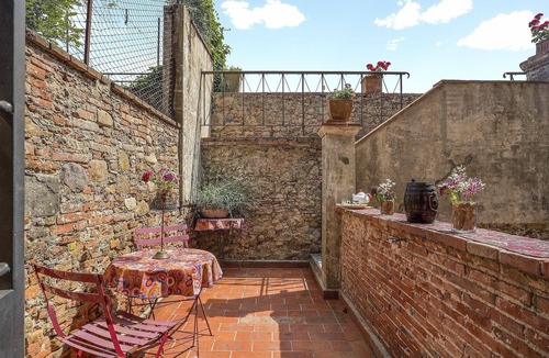 Montecarlo Apartment | Room 'Vaniglia Double - First Floor' with Shared Terrace and Wi-Fi
