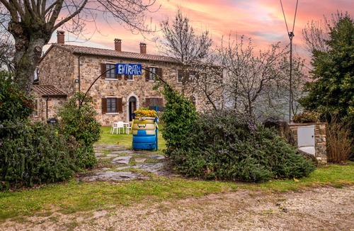 Catabbio Apartment | Room 'Verde' with Shared Pool and Shared Garden
