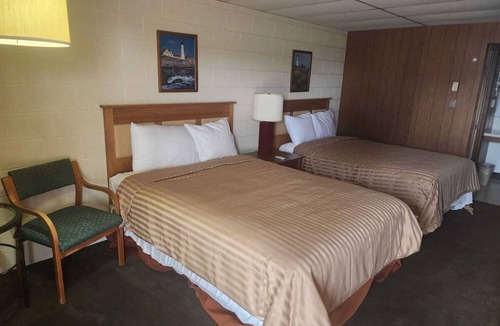 Quinter Hotel | Room with 2 Queen Beds Perfect for Family Road Trips - Explore Chalk Pyramids!