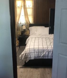 Port Ivory House | room with a private shower