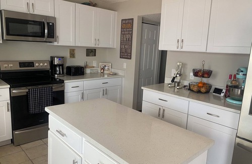 Spring Hill House | Room with private bathroom in fabulous Spring Hill