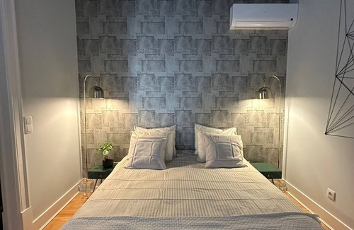 Santa Maria Maior Cabin | Room with private bathroom in the center of Lisbon.