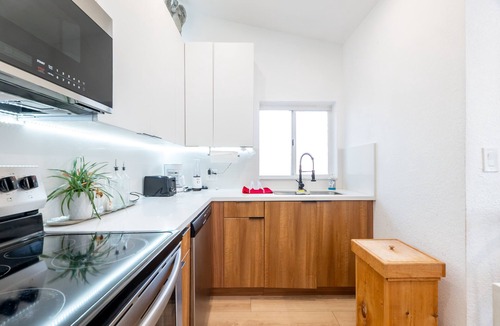 Westchester Apartment | Room with private bathroom inside my house