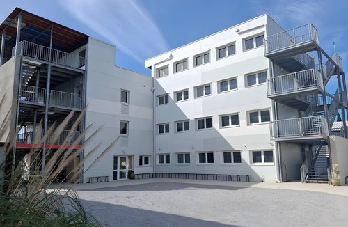 Mudaison Apartment | Room with Shared Terrace and Wi-Fi 10 Minutes from the Sea