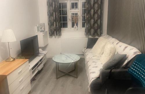 Tilehurst House | Room Younis